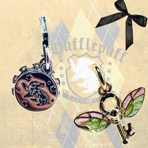 ✨ NWOT Hufflepuff Charm & Winged Key Charm – Harry Potter ✨